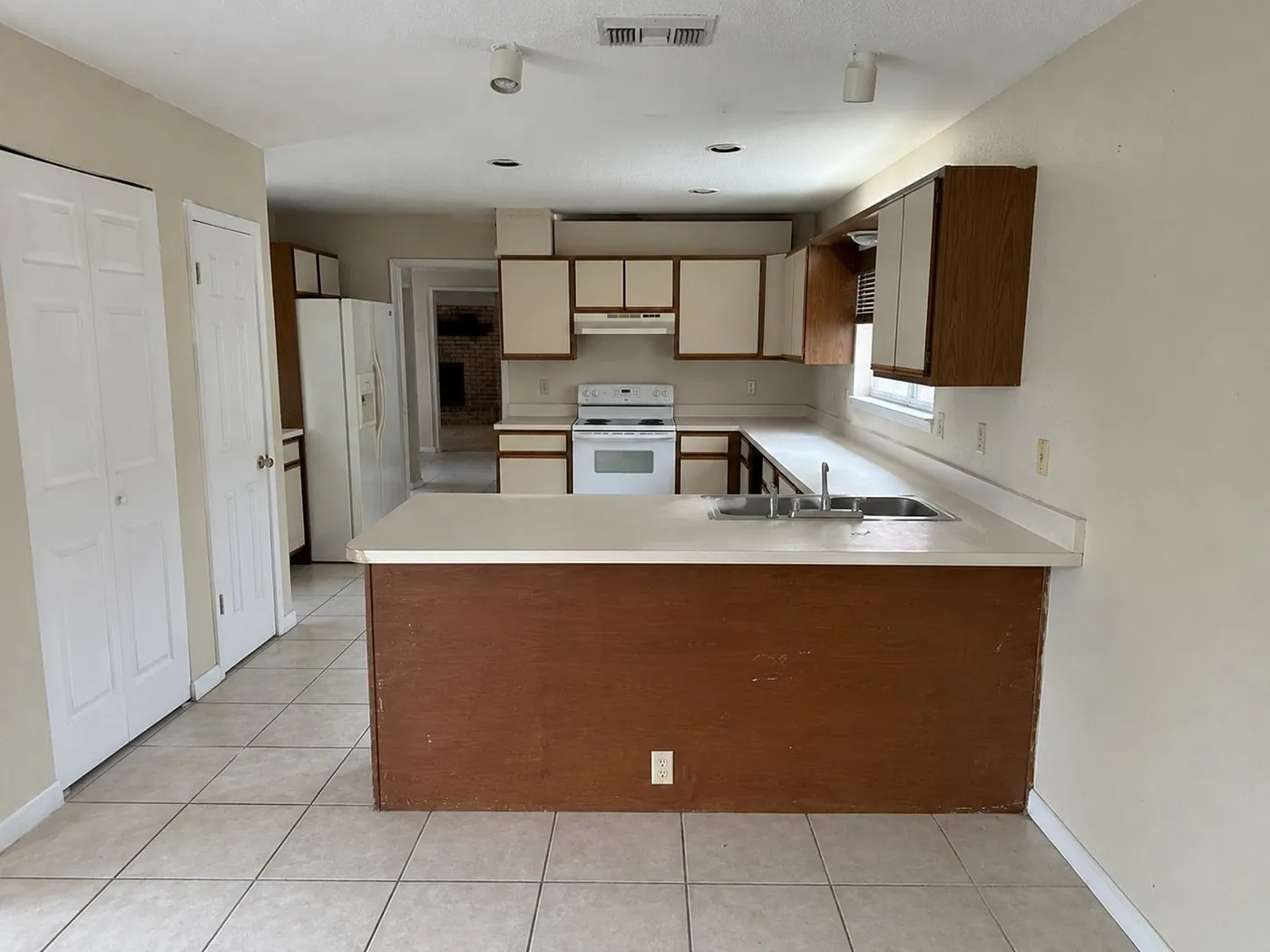 Kitchen before the remodel, before the new island and cabinetry